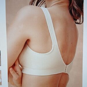 16-T Trueking Everyday Comfort Straps Wireless Shaping Bra. Color Chai